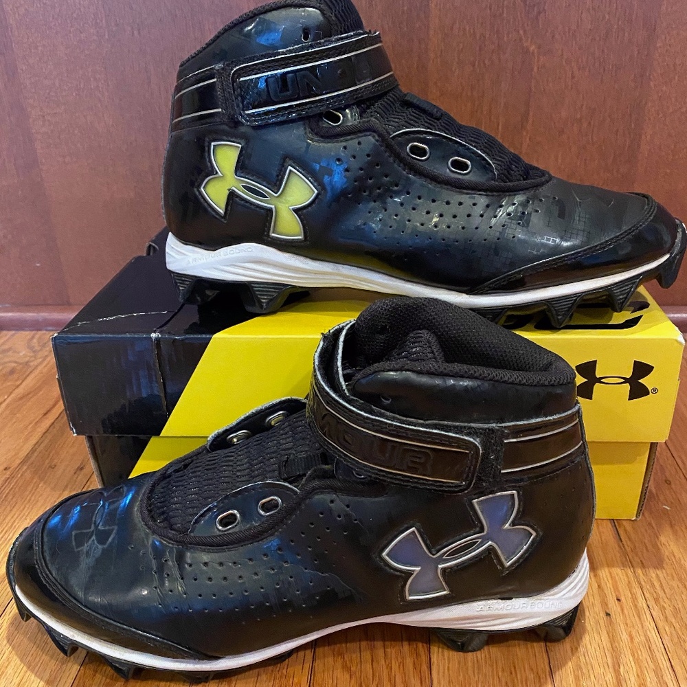 Under Armour Armour Bound Mid cleats